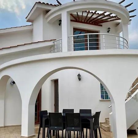4 Bedroom With Pool For Families To Relax