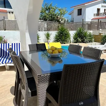 4 Bedroom With Pool For Families To Relax Perivolia tou Trikomou