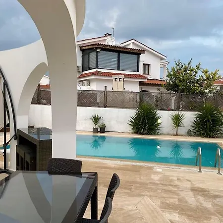 4 Bedroom With Pool For Families To Relax *