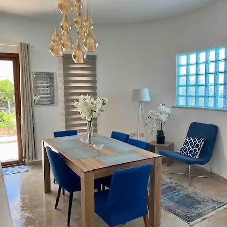 4 Bedroom With Pool For Families To Relax Perivolia tou Trikomou