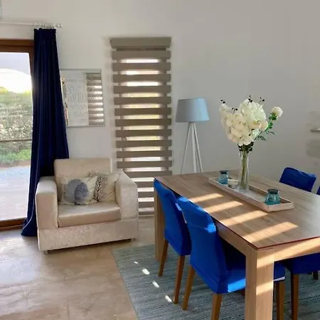 Βίλα 4 Bedroom With Pool For Families To Relax Perivolia tou Trikomou