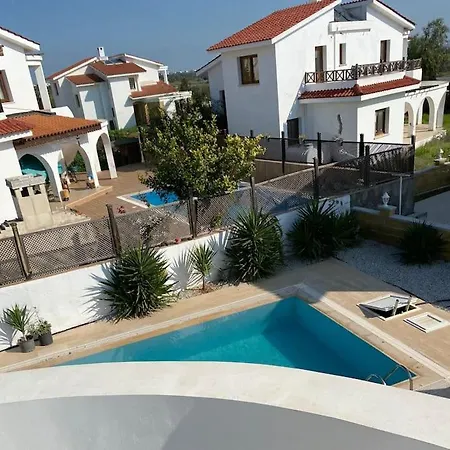 4 Bedroom With Pool For Families To Relax