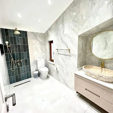 4 Bedroom With Pool For Families To Relax Villa *