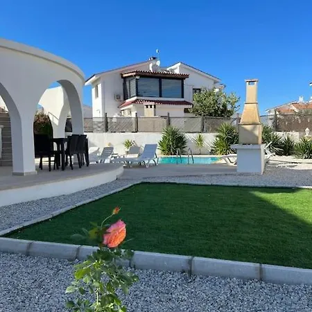 4 Bedroom With Pool For Families To Relax Perivolia tou Trikomou