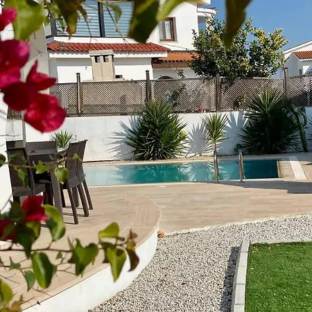 4 Bedroom With Pool For Families To Relax Villa Perivolia tou Trikomou