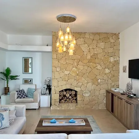 4 Bedroom With Pool For Families To Relax