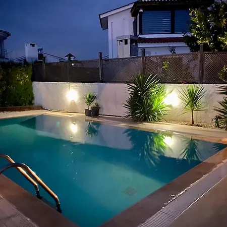 4 Bedroom With Pool For Families To Relax *